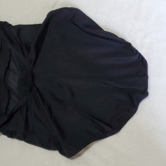 Nike Women`s Mesh Solid Edge One Piece Swimsuit - Picture 8 of 11